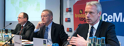 (r-l) Dr. Andreas Gruchow, Mitglied des Vorstandes der Deutschen Messe AG, Hannover, Eugen Egetenmeir, Geschäftsführer der Messe München GmbH, München, und Prof. Dr.-Ing. Thomas Wimmer, Vorsitzender der Geschäftsführung der Bundesvereinigung Logistik e.V., Bremen, bei der Pressekonferenz am vergangenen Donnerstag auf dem Deutschen Logistik-Kongress in Berlin.